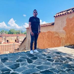 Meet your Posher, Cesar